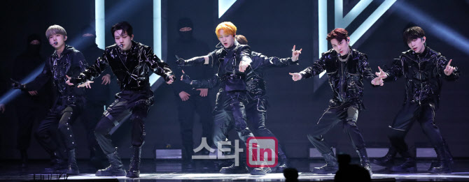 TNX, 타이틀곡 '비켜' 격한 안무                                                                                                                                                          