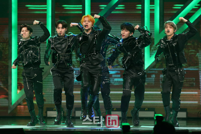 TNX, 오디션 통해 통과된 6명의 남자들                                                                                                                                                              