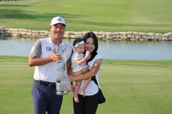 “우승 병기는 바꾼 퍼터”…이경훈, 한국인 최초 PGA 투어 2연패