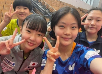 ‘유남규 감독 딸’ 유예린, WTT 대회 15세부 우승