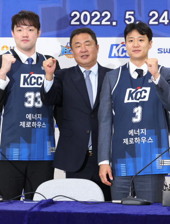 'FA 최대어' 이승현-허웅, KCC 동반 입단 "우승 향해 함께 달려간다"