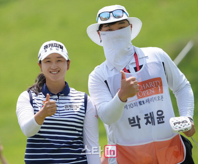 박채윤 '버디 성공 최고에요'                                                                                                                                                             