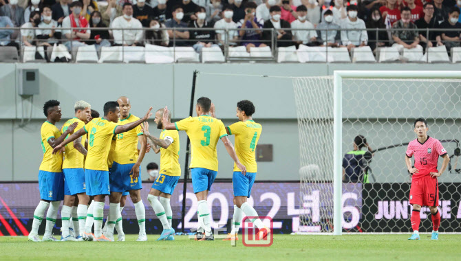 대한민국, '브라질에 1대5 완패...세계의 벽 실감'                                                                                                                                         