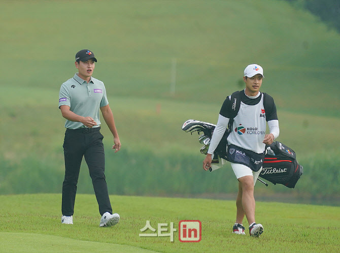  페어웨이 이동하는 이재경                                                                                                                                                                         