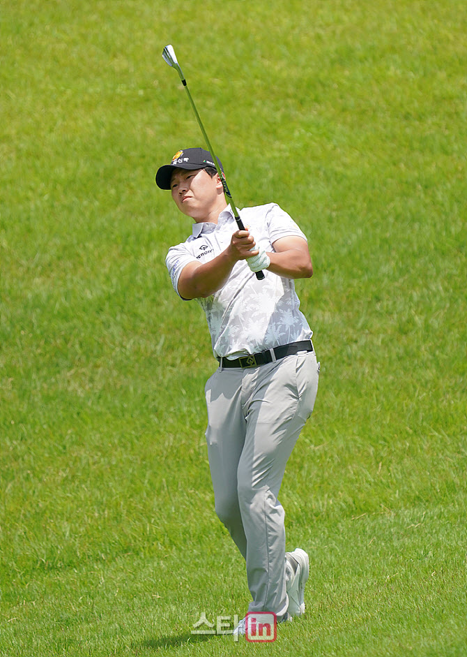  이상희 '날카롭게 날린 아이언샷'                                                                                                                                                        