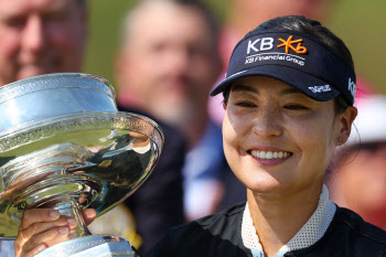 ‘부활’ 전인지, 여자 PGA 챔피언십 제패…3년8개월 만의 우승(2보)