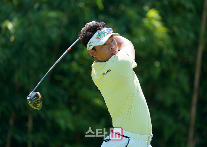  맹동섭의 호쾌한 드라이버샷                                                                                                                                                                       