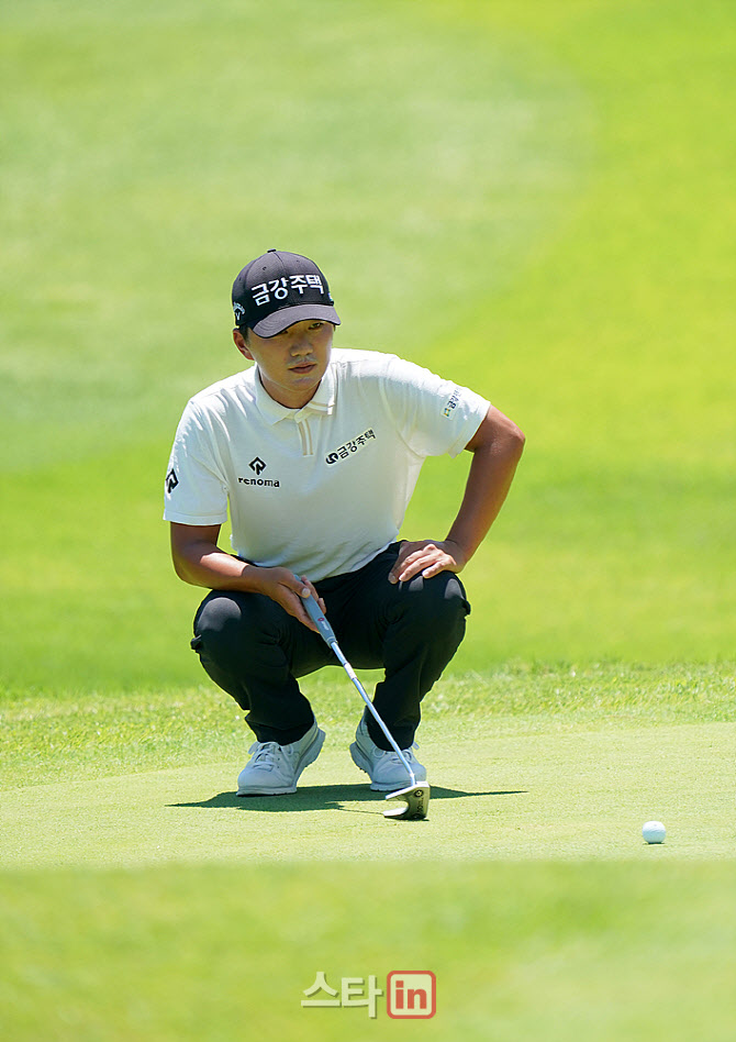  그린 읽는 옥태훈                                                                                                                                                                                 