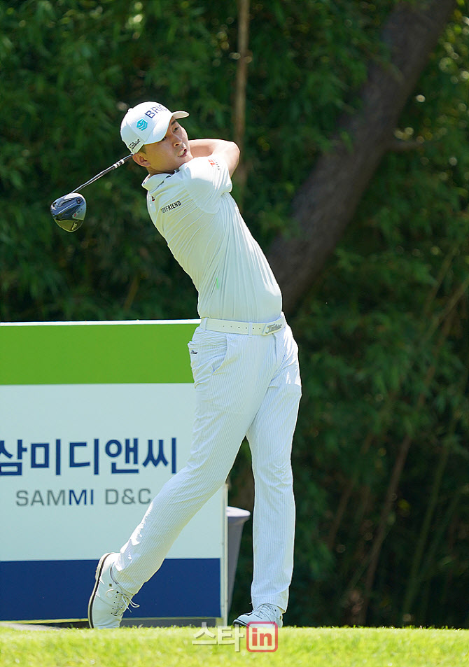  이성호 '강하게'                                                                                                                                                                        