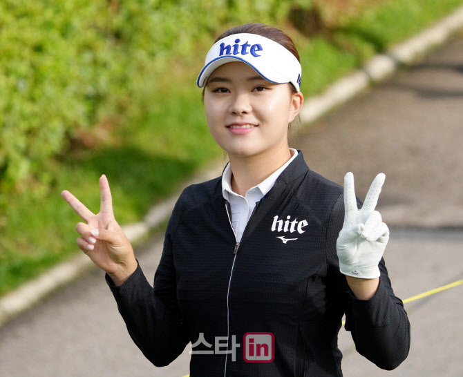 서어진 '밝은 쌍브이로 출발'                                                                                                                                                             