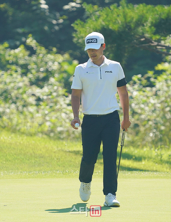  그린 살피는 김학형                                                                                                                                                                               