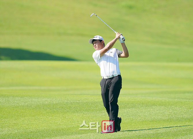  타구 바라보는 유동화                                                                                                                                                                             