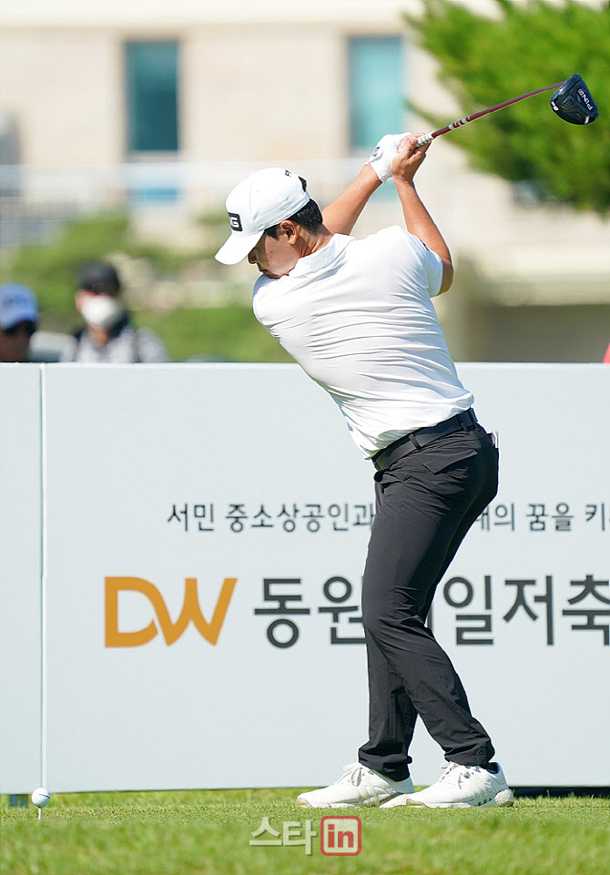  김학형 '백스윙의 정석'                                                                                                                                                                 