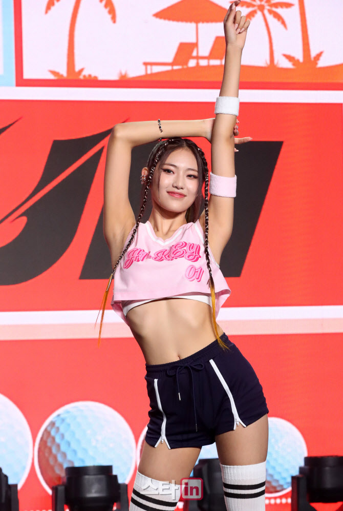 섹시 복근 드러낸 하이키 옐                                                                                                                                                                        