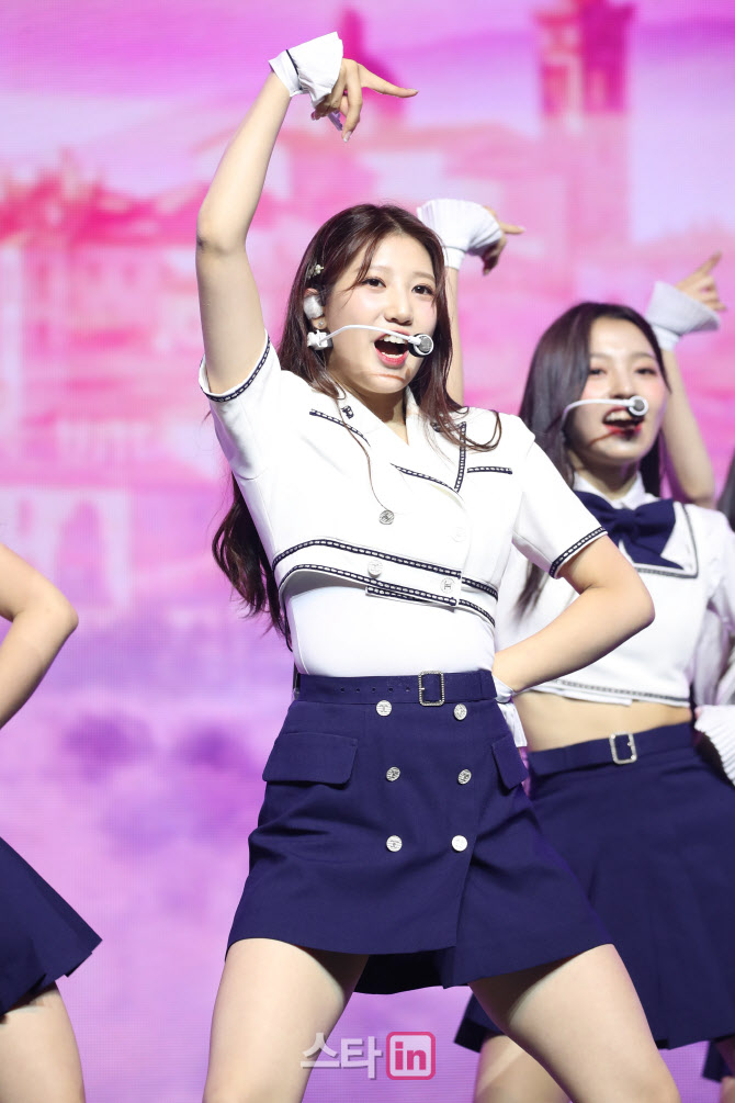 [포토]서연, 격한 안무에도 흔들림 없는 미모
