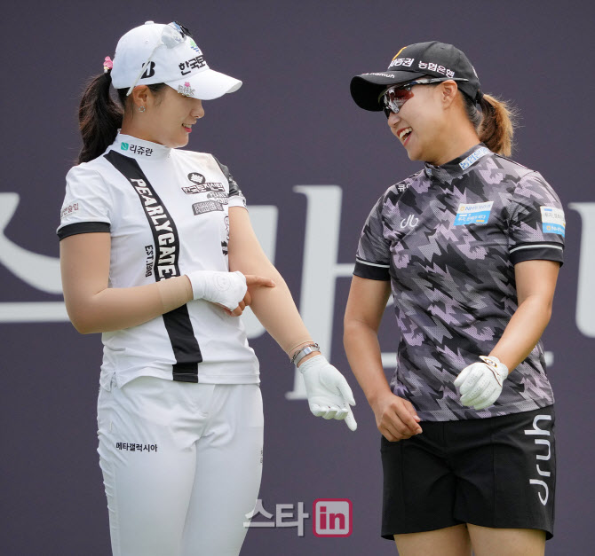 박현경,정윤지 '즐거운 대화로 시작해요'                                                                                                                                                  