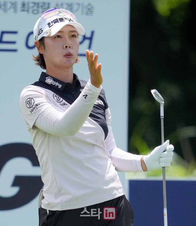 박지영 '오른쪽으로 굴러가라'                                                                                                                                                            