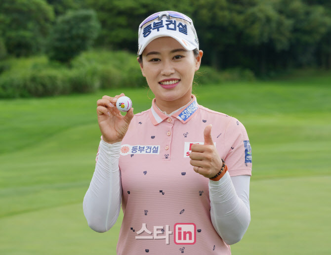 지한솔 '우승볼 최고에요'                                                                                                                                                                