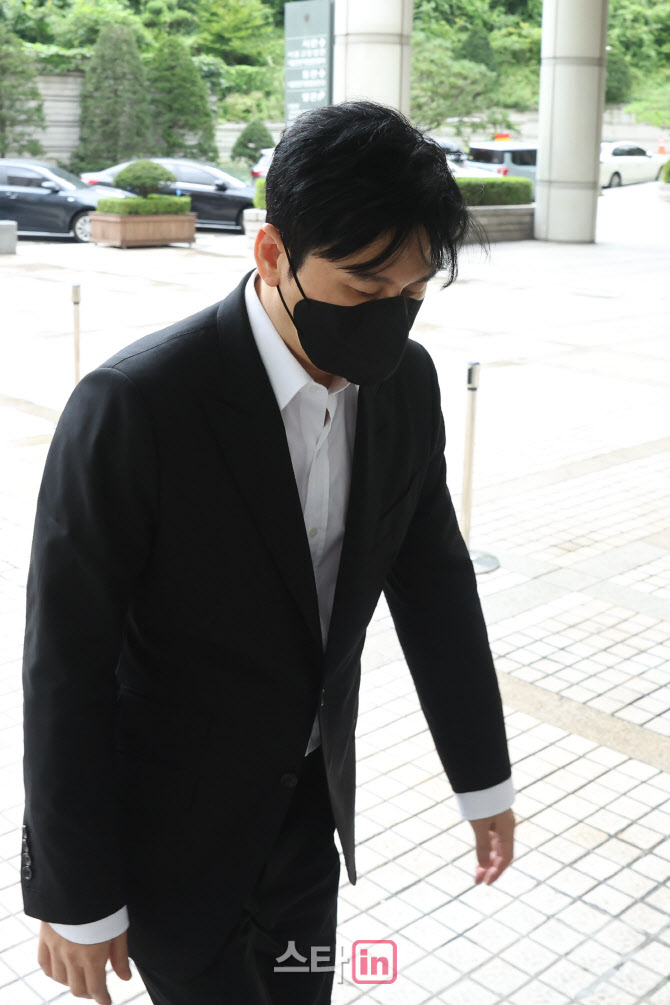 법정으로 향하는 양현석 전 YG 대표                                                                                                                                                                 