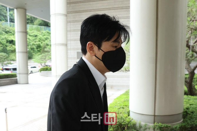양현석 전 YG 대표, 법정으로 이동                                                                                                                                                                  
