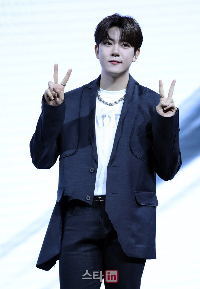 김지범, '살짝 브이'                                                                                                                                                                     