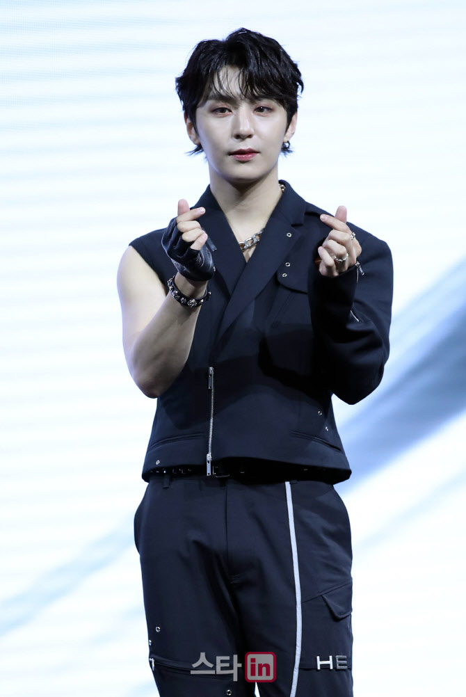 Y, '강렬한 매력'                                                                                                                                                                        