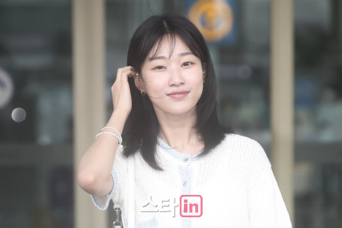 하윤경, 청순의 아이콘                                                                                                                                                                             
