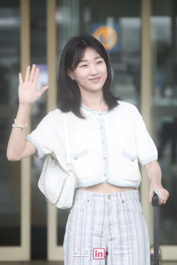 하윤경, 화사한 미소                                                                                                                                                                               