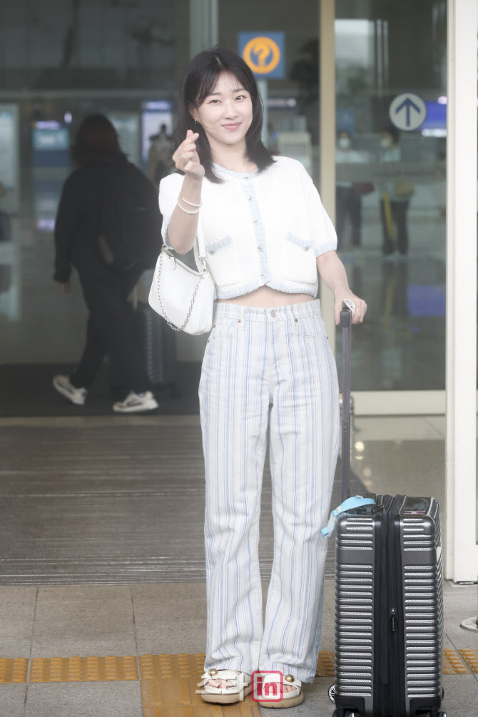 출국하는 배우 하윤경                                                                                                                                                                              