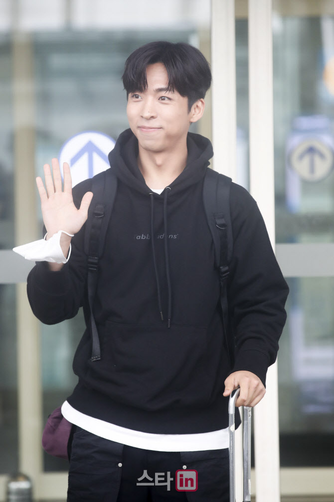 출국하는 배우 주종혁                                                                                                                                                                              