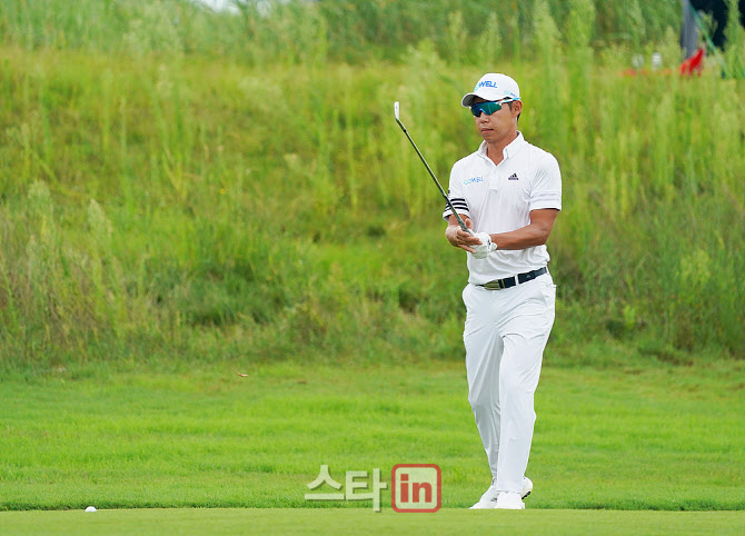  에이밍하는 최진호                                                                                                                                                                                