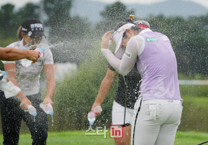 이소영 '화끈한 우승 축하 물세레'                                                                                                                                                        