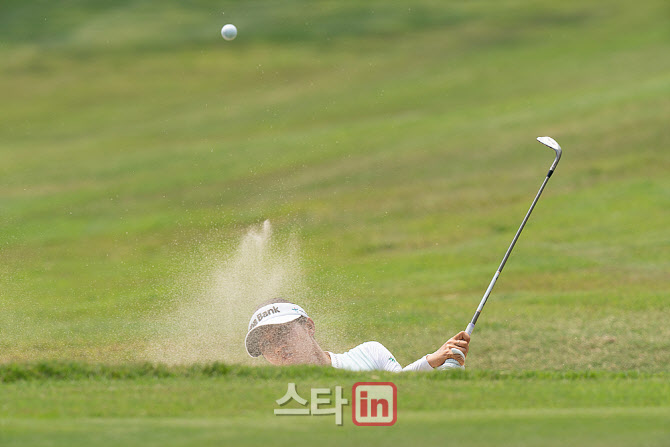  벙커샷하는 리디아 고                                                                                                                                                                             