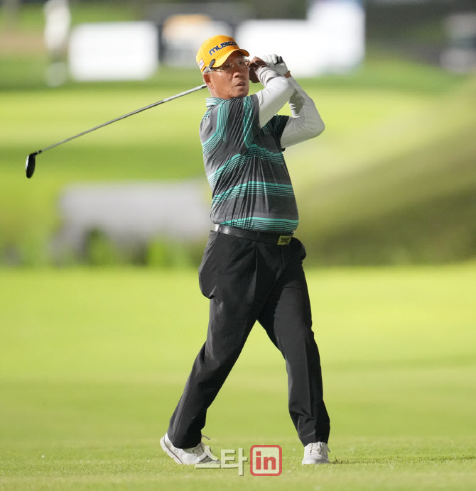 김정국 '목표지점으로 날아가라'                                                                                                                                                          