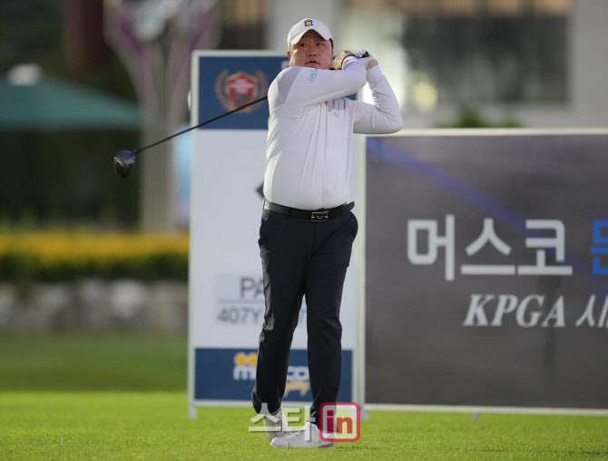 김재중 '첫 티샷은 실수없다'                                                                                                                                                             