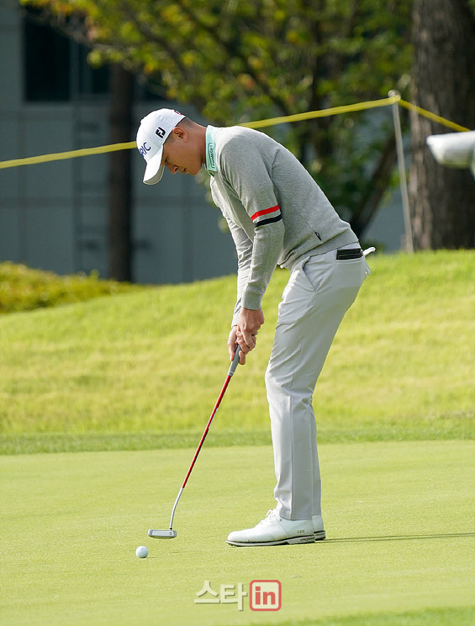  이성호 '부드러운 터치로'                                                                                                                                                               