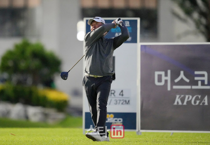 신용진 '추격을 시작한다'                                                                                                                                                                