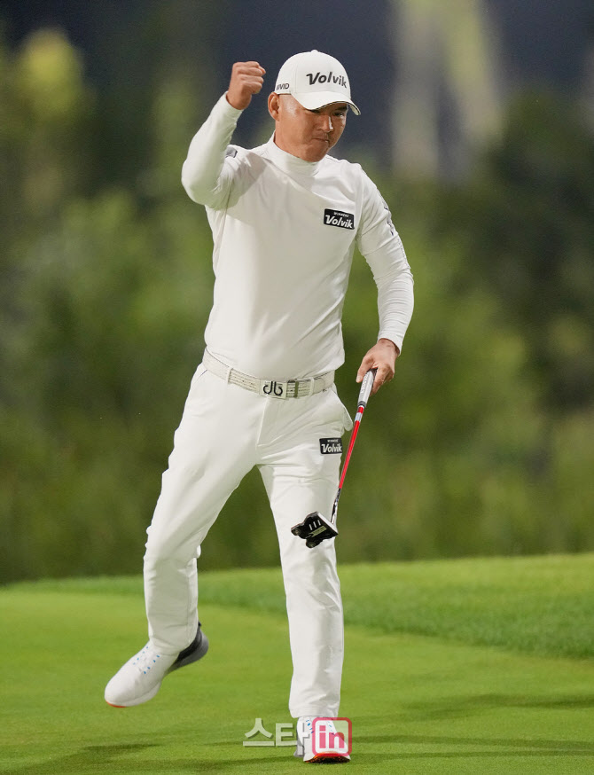 엄기석 '버디로 추격 성공'                                                                                                                                                               