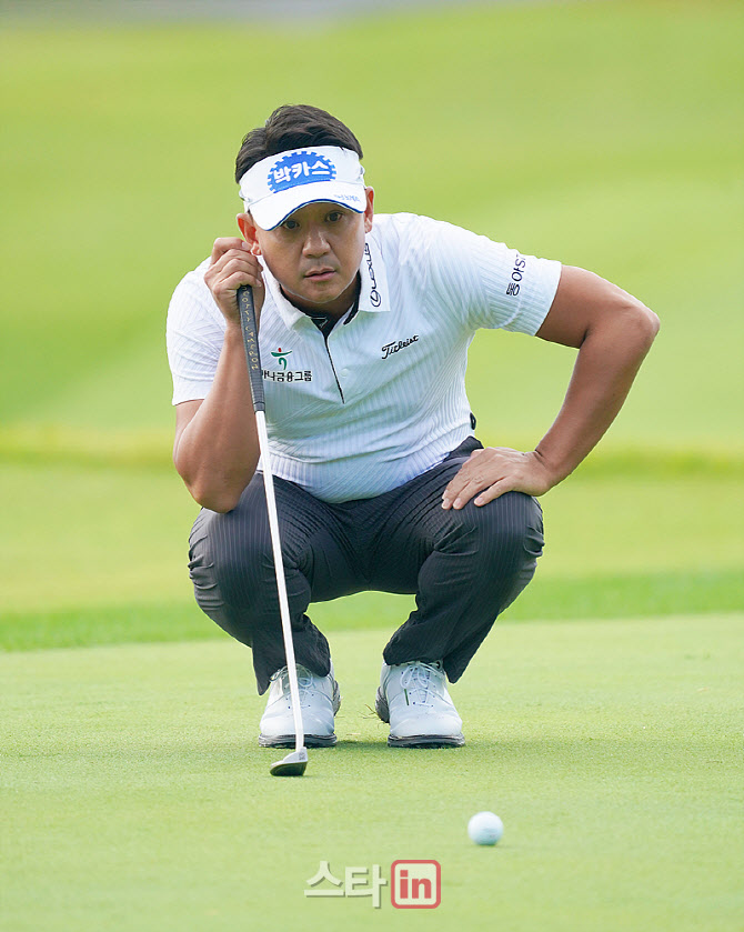  박상현 '신중히 읽는 퍼팅라인'                                                                                                                                                          