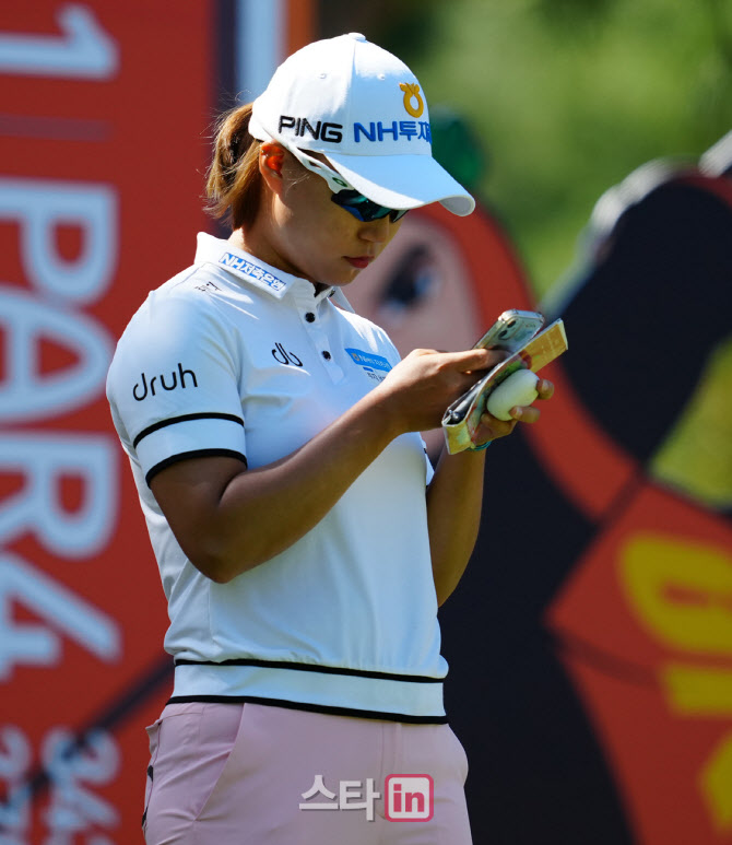 정윤지 '실수없이 살펴본다'                                                                                                                                                              