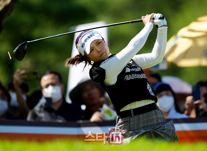 송가은 '강력한 티샷으로 추격한다'                                                                                                                                                       