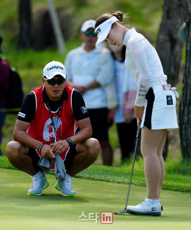 황정미,박주성 '퍼트라인을 확인한다'                                                                                                                                                     