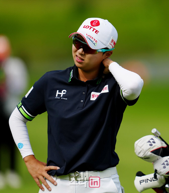 김효주 '목이 너무 아파요'                                                                                                                                                               