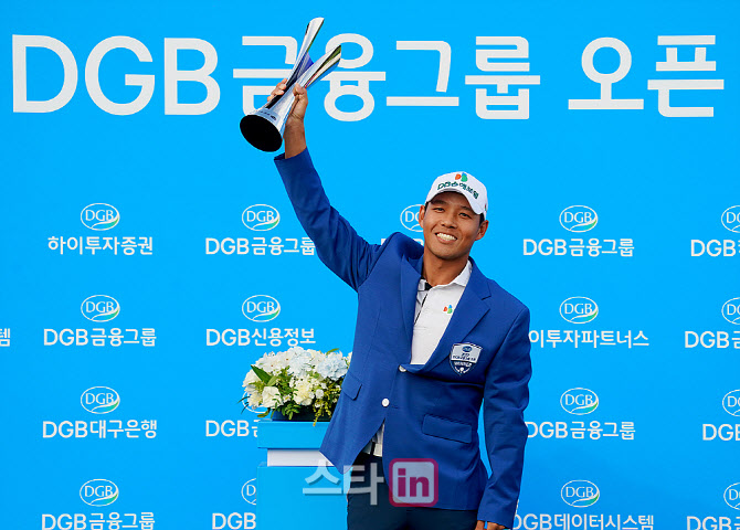  문도엽 '내 생애 세번째 트로피 번쩍 들고'                                                                                                                                               