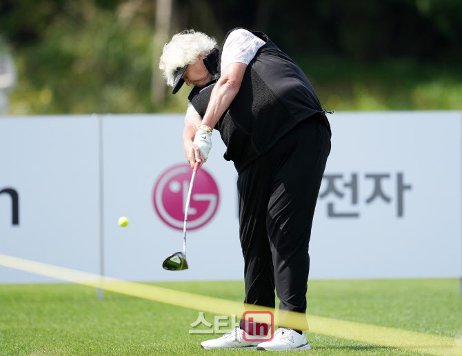 로라 데이비스 '파워는 살아있죠'                                                                                                                                                         