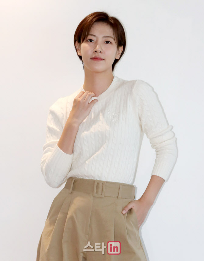 배우 배다빈, 시크하게                                                                                                                                                                             