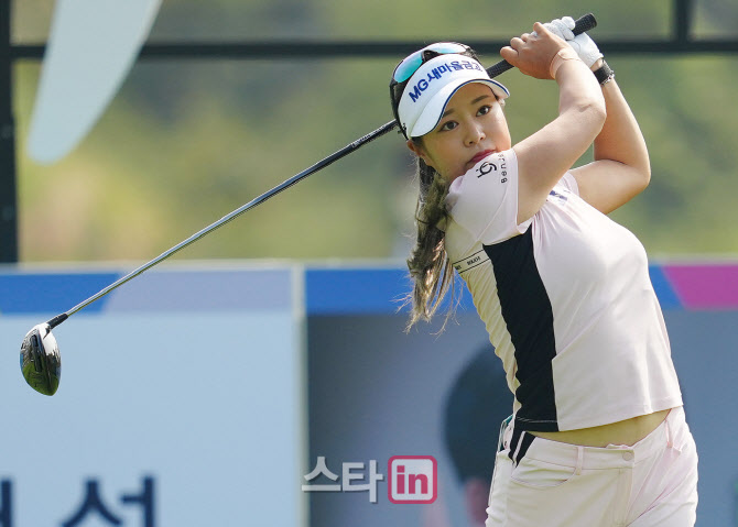 김리안 '깔끔하게 티샷한다'                                                                                                                                                              