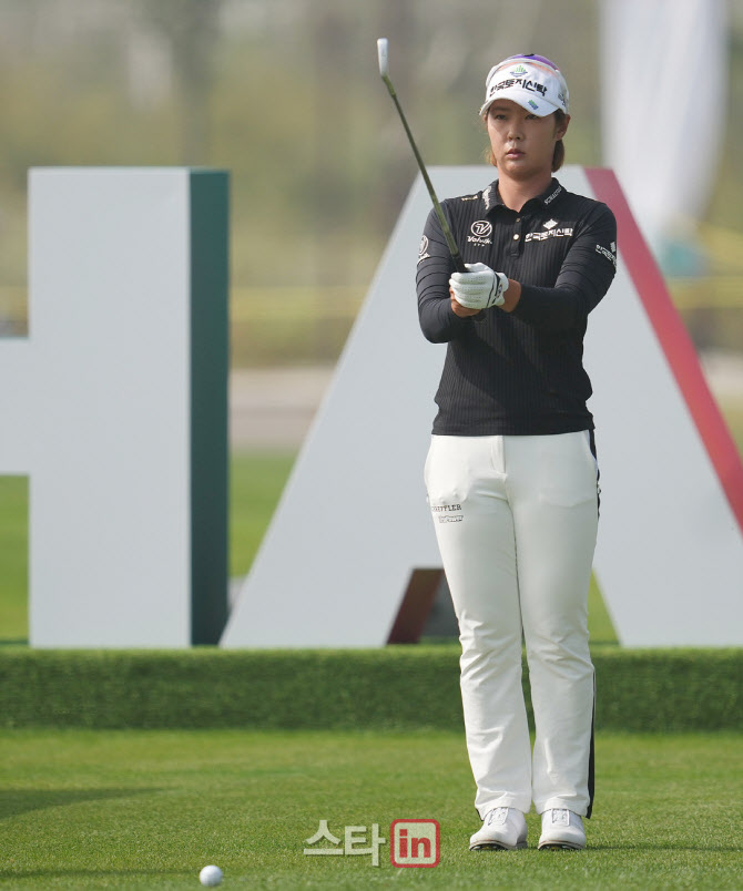 박지영 '버디가 필요해'                                                                                                                                                                  