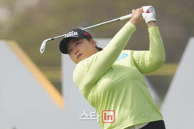 안선주 '좀 더 올라가볼까'                                                                                                                                                               