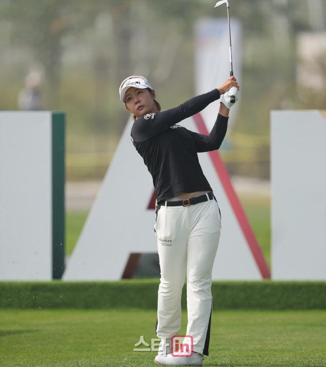 박지영 '무빙데이 기술적인 티샷'                                                                                                                                                         